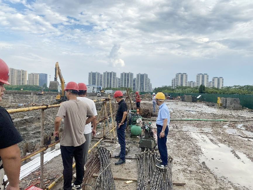 深入一線送清涼 企業(yè)關(guān)懷暖人心 ——華東分院開展“送清涼”慰問(wèn)及安全檢查活動(dòng)